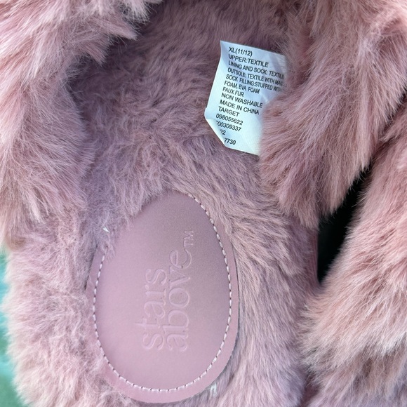 Women Stars Above Fuzzy Memory Foam Slippers - Picture 3 of 4